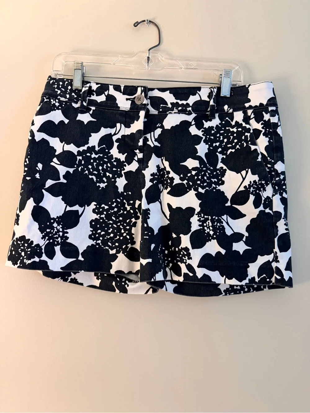 The Limited Black & White Floral Shorts Size 8